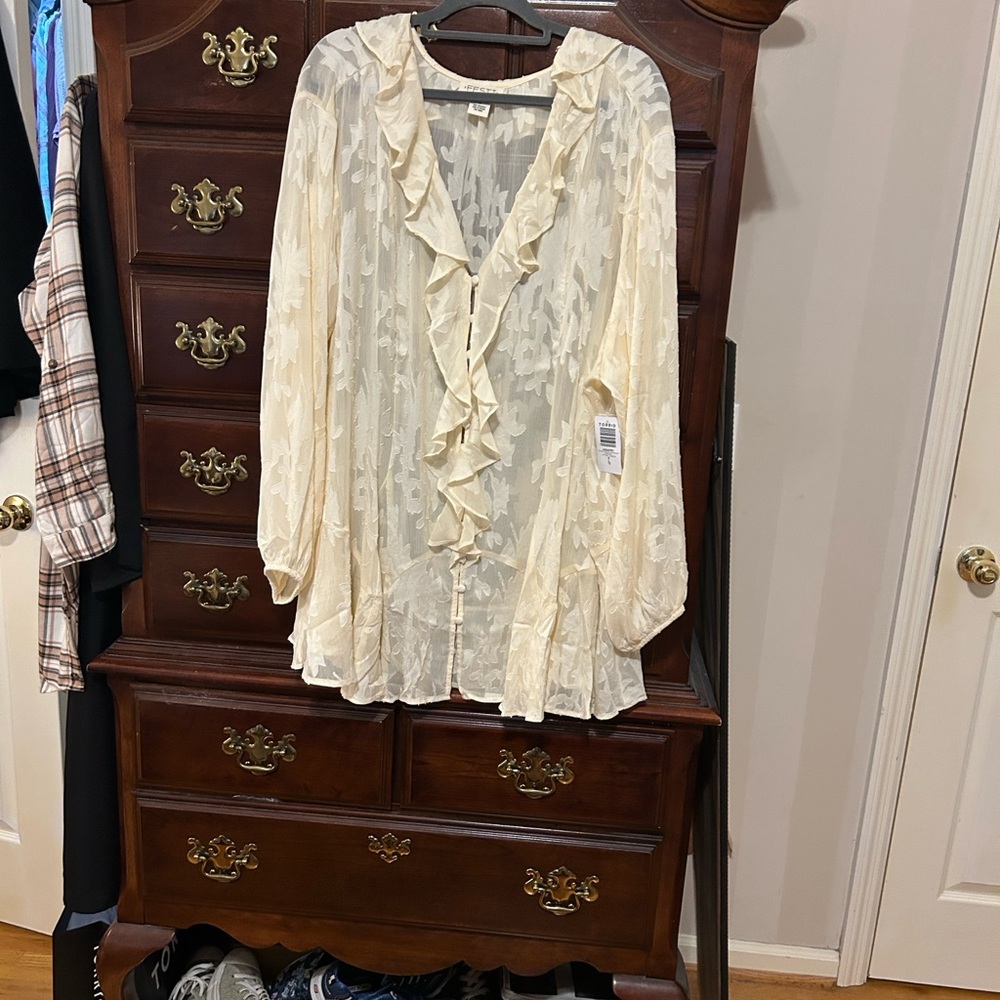 Chic Cream Ruffle Blouse